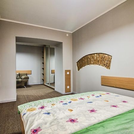 Apartment On Knyazya Leva 2 ลวีฟ ภายนอก รูปภาพ