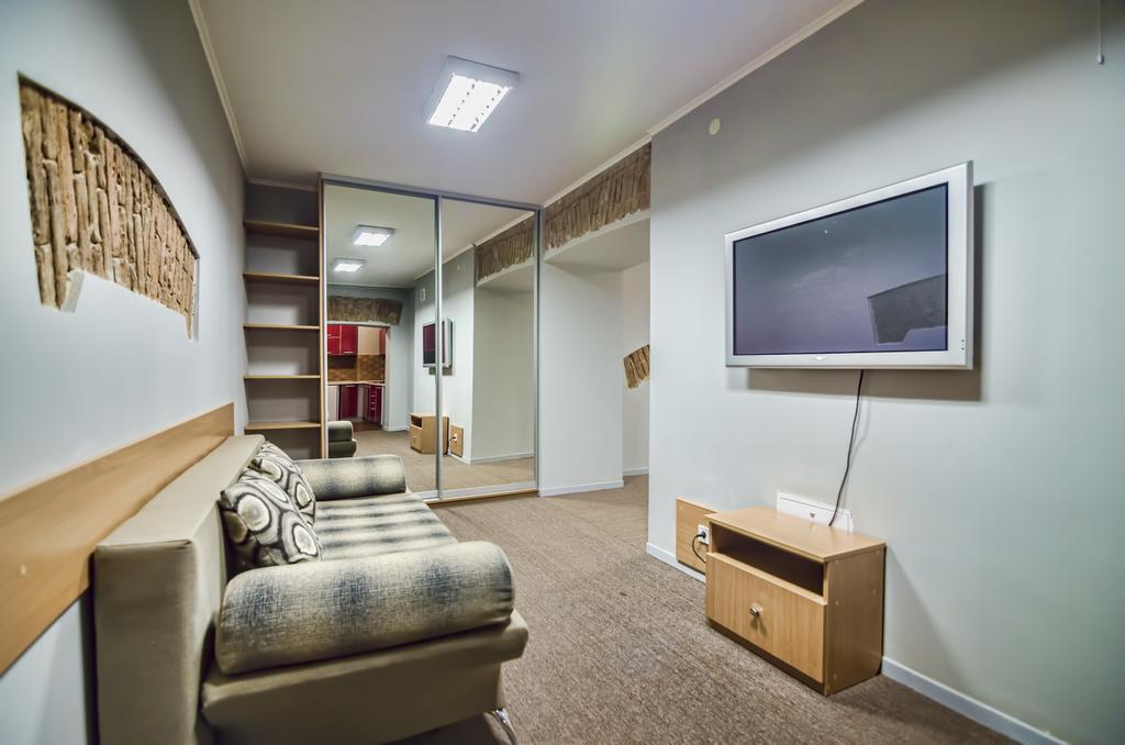 Apartment On Knyazya Leva 2 ลวีฟ ภายนอก รูปภาพ