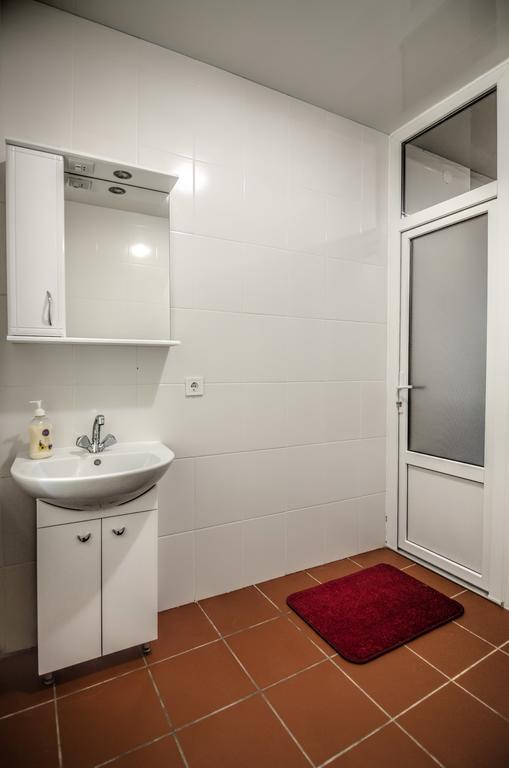 Apartment On Knyazya Leva 2 ลวีฟ ภายนอก รูปภาพ